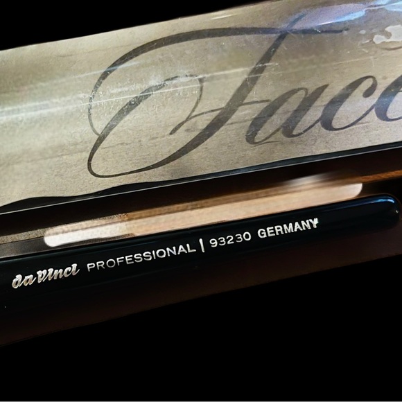 DaVinci Professional Powder Brush - Picture 3 of 3